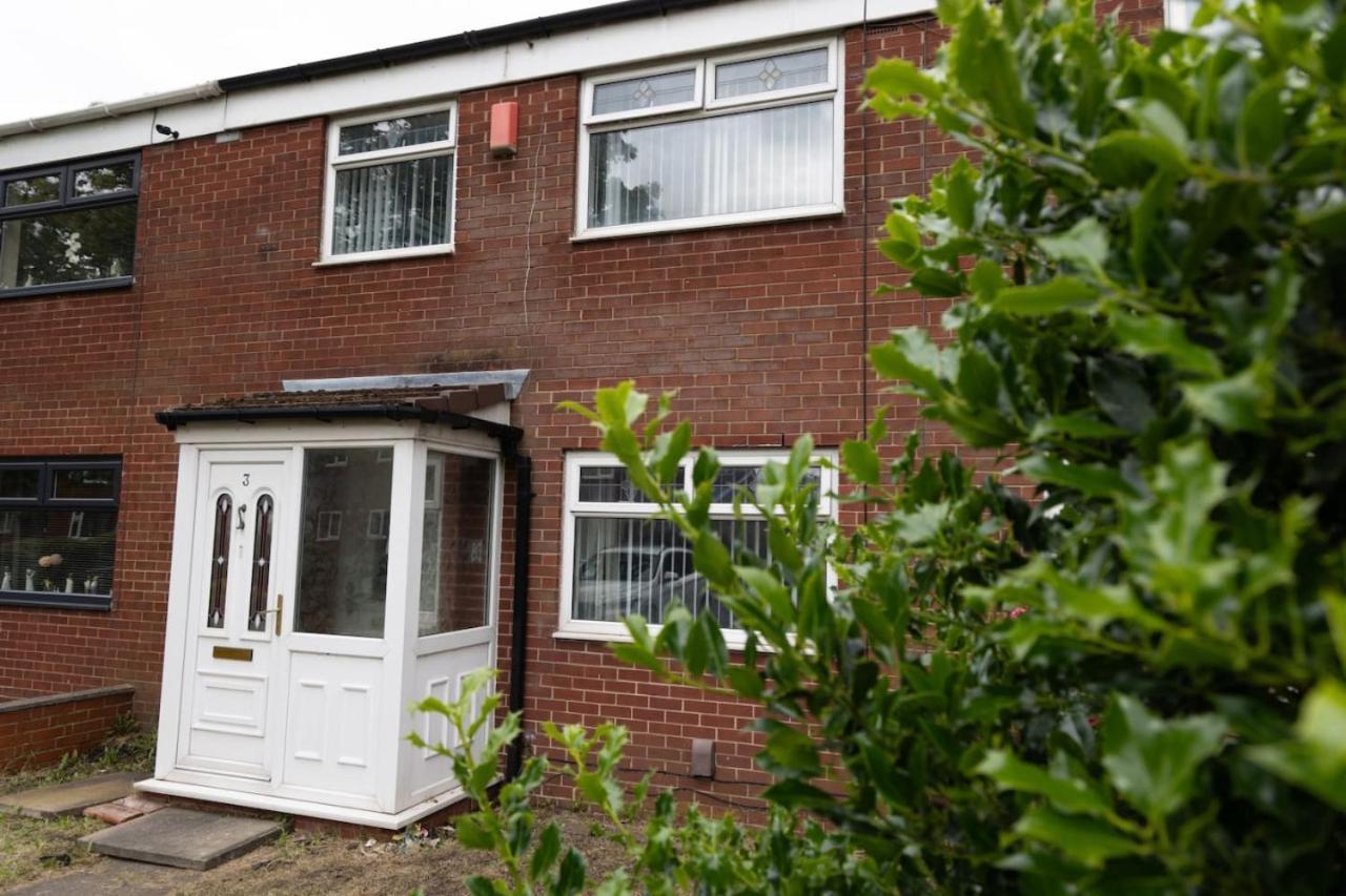 3 Bed Home Sleeps 8 People Located 1 Min From Train Stop - Otley Terrace Oldham Esterno foto