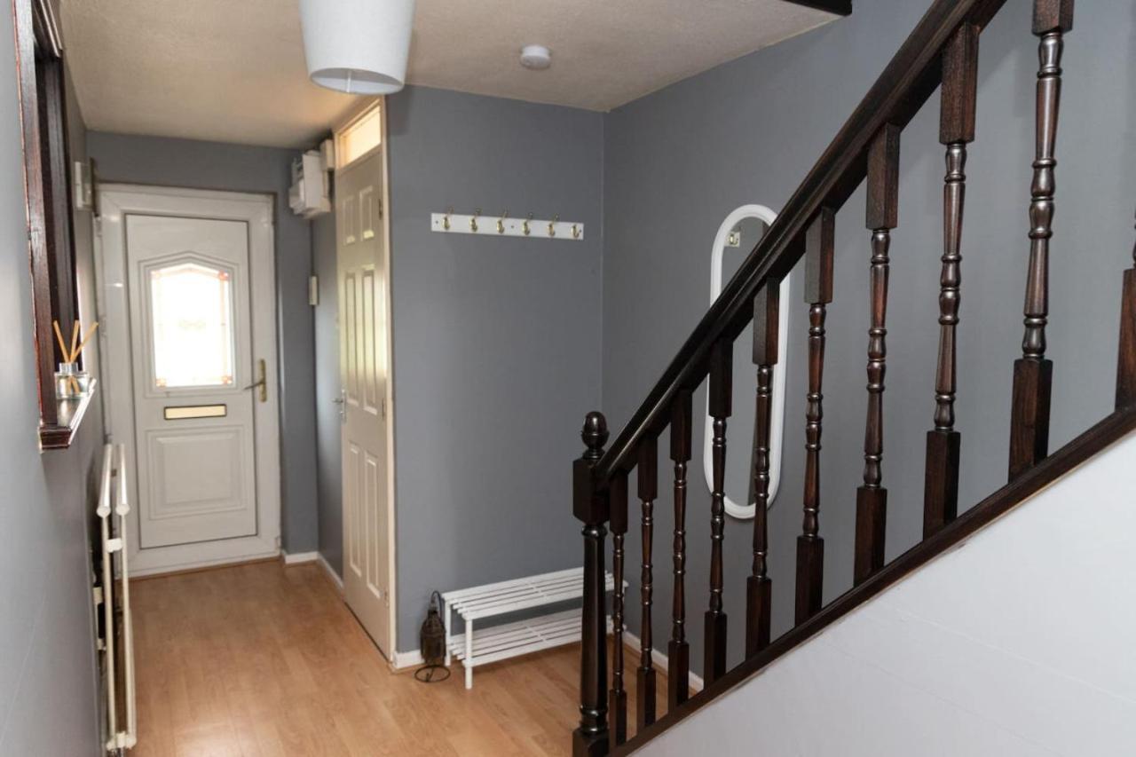 3 Bed Home Sleeps 8 People Located 1 Min From Train Stop - Otley Terrace Oldham Esterno foto