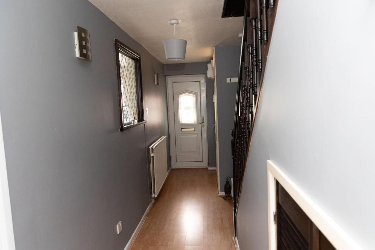 3 Bed Home Sleeps 8 People Located 1 Min From Train Stop - Otley Terrace Oldham Esterno foto