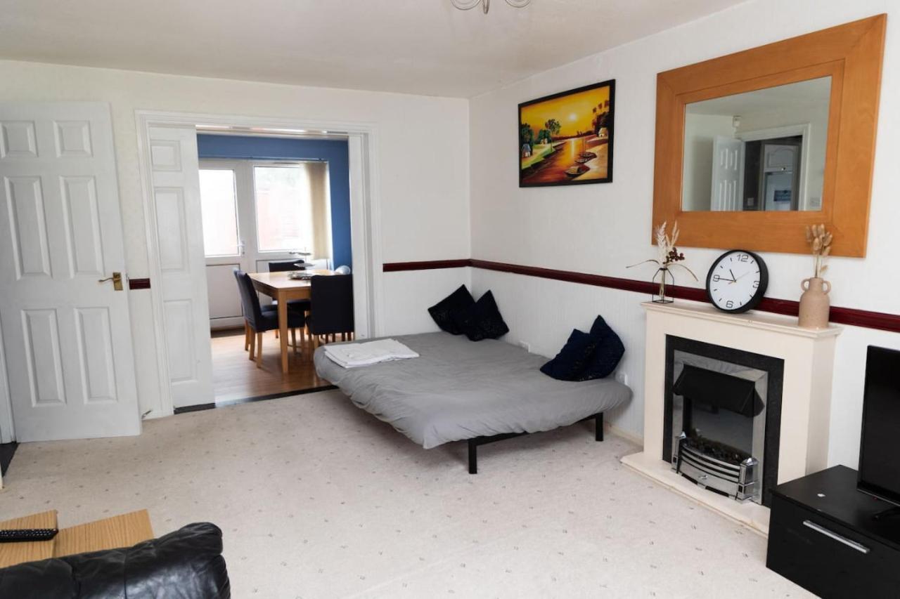 3 Bed Home Sleeps 8 People Located 1 Min From Train Stop - Otley Terrace Oldham Esterno foto